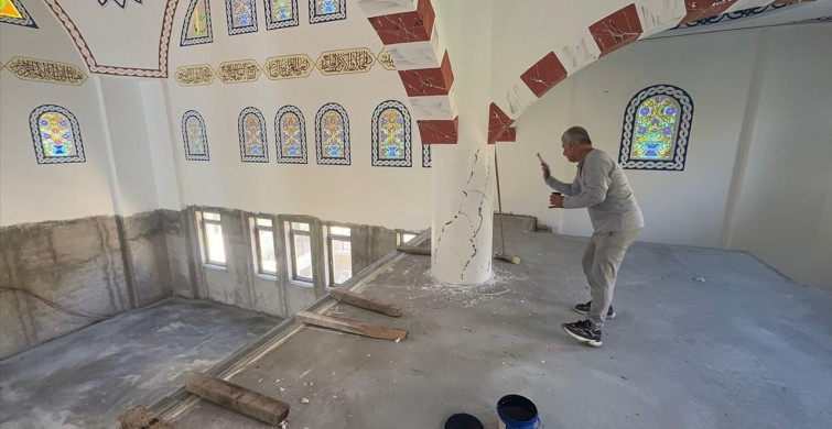 Baba ve Kızından Geleneksel El Sanatlarıyla Camilerdeki Güzellik