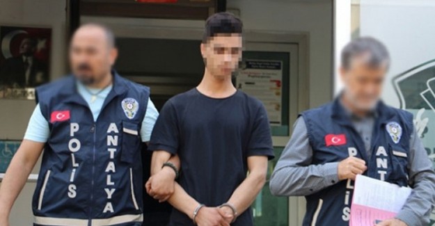 Babasını Komando Bıçağıyla Ağır Yaraladı