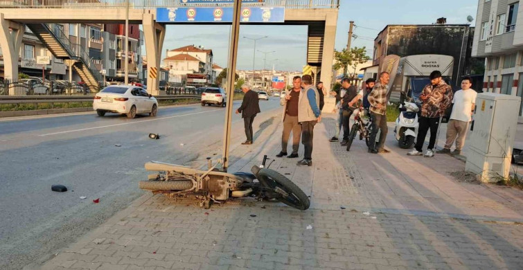 Bafra'da Motosiklet Kazası: Kurye Ağır Yaralandı