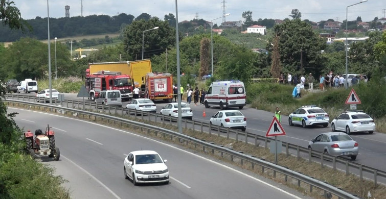 Bafra'da park halindeki tıra çarpan otomobilde 2 kişi yaşamını yitirdi