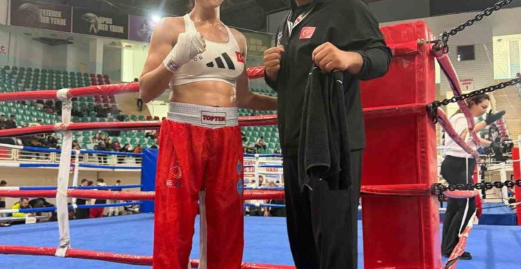 Bağcılar Belediyesi Personeli Emine Arslan Türkiye Kick Boks Şampiyonu Oldu