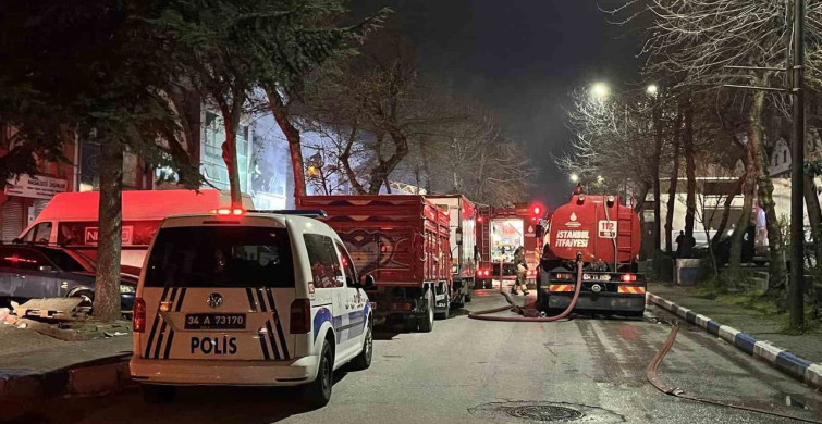 Bağcılar İSTOÇ'ta Yangın: İtfaiyenin Zamanında Müdahalesiyle Kontrol Altına Alındı