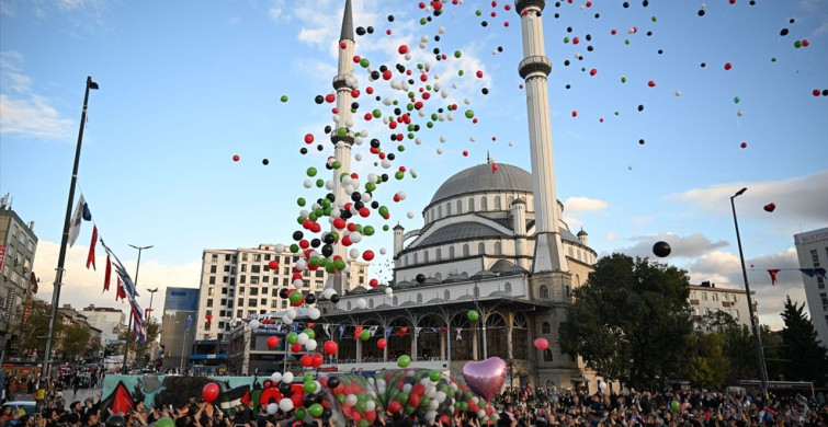Bağcılar'da Gazze'deki Kız Çocukları İçin Balonlar Gökyüzüne Bırakıldı