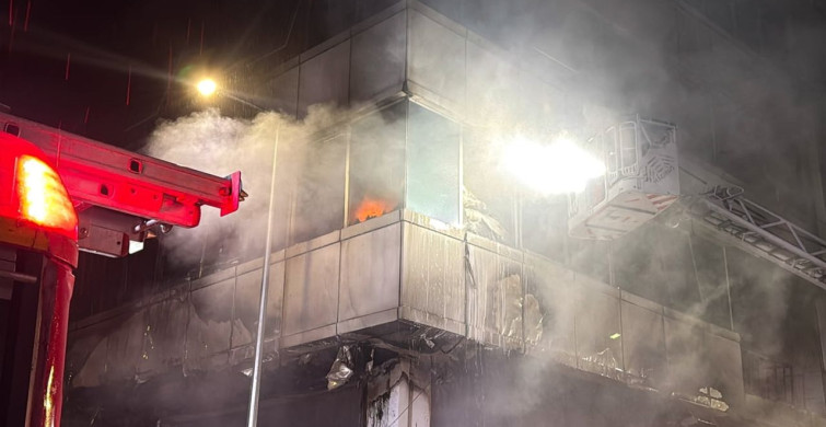 Bağcılar'daki Tekstil Fabrikasında Yangın Kontrol Altına Alındı