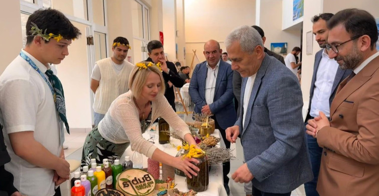 Bahar Şenliği Rüzgarı Burhaniye'de Esti