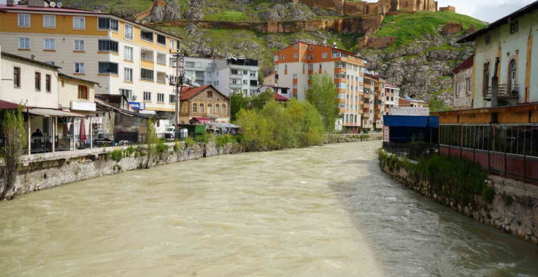 Bahar Yağışları Çoruh Nehri'nin Su Seviyesini Yükseltiyor