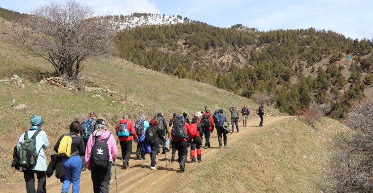 Bahar Yürüyüşüyle Doğa Tutkunları Buluştu