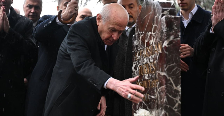 Bahçeli'den Alparslan Türkeş'in Kabri Ziyareti