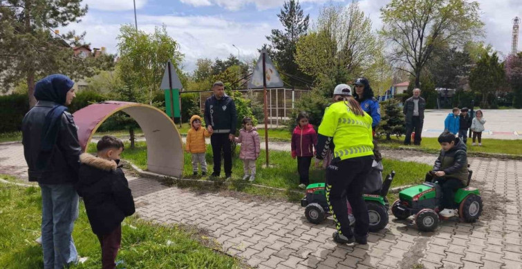 Bahçelievler Anaokulu'nda Trafik Bilinci Eğitimi Yapıldı