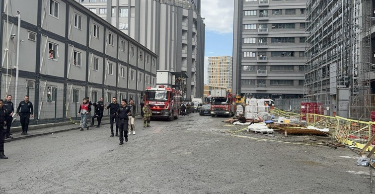 Bahçelievler'de Asılı Kalan İşçiler Kurtarıldı Bahçelievler'de Asılı Kalan İşçiler Kurtarıldı