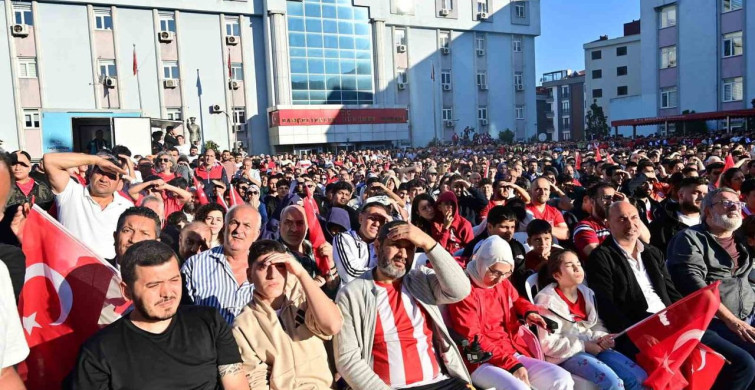 Bahçelievler'de Dünya Kupası heyecanı dev ekranlarda yaşandı