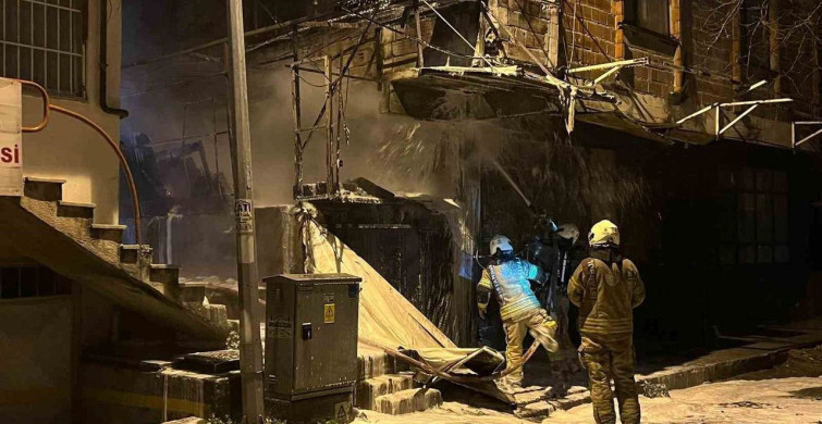 Bahçelievler'de Hurda Depoda Yangın Çıktı