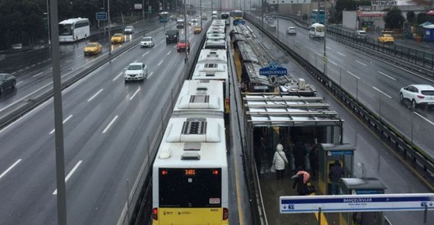 Bahçelievler'de Metrobüs Kazası: 3 Yaralı