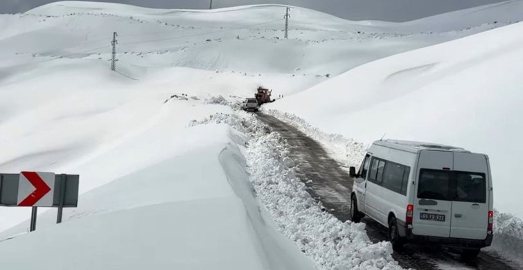 Bahçesaray-Hizan Karayolunda Çığ Düşmesi