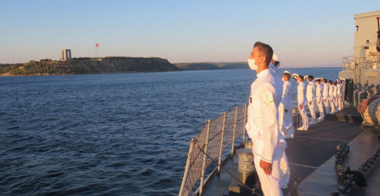 Bahriyeliler, Çanakkale Şehitler Abidesi'ni Selamladı!