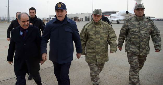 Bakan Akar Irak Sınırında