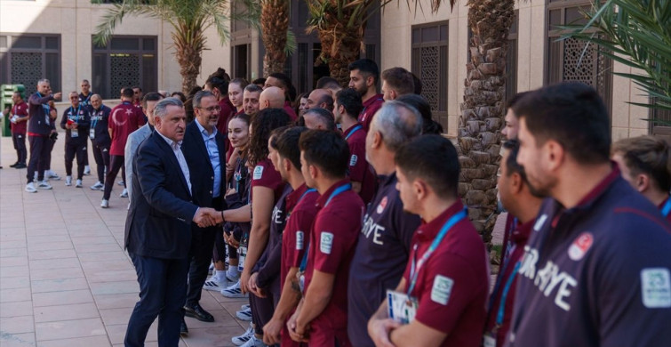 Bakan Bak, 6. İslami Dayanışma Oyunları'nda Sporcuları Ziyaret Etti