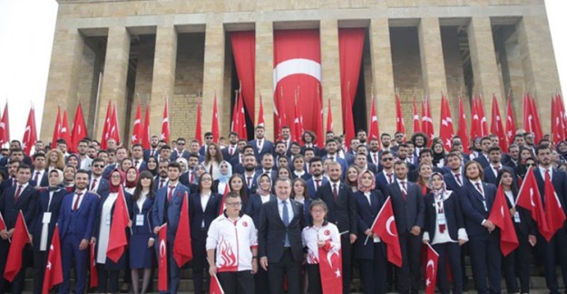 Bakan Bak Anıtkabir’i Ziyaret Etti!