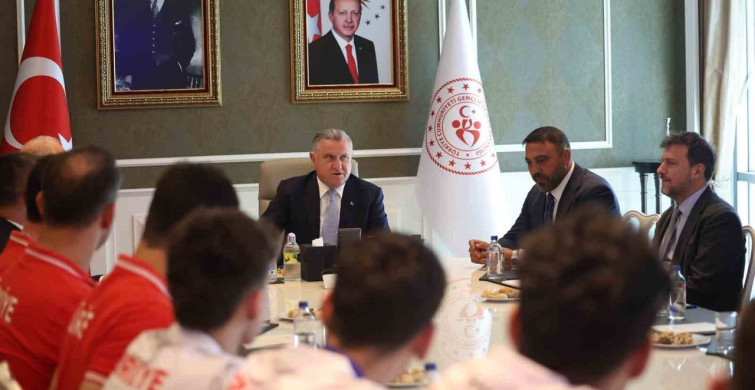 Bakan Bak: 'İstikrarlı başarılarla voleybol ülkesi haline geldik'