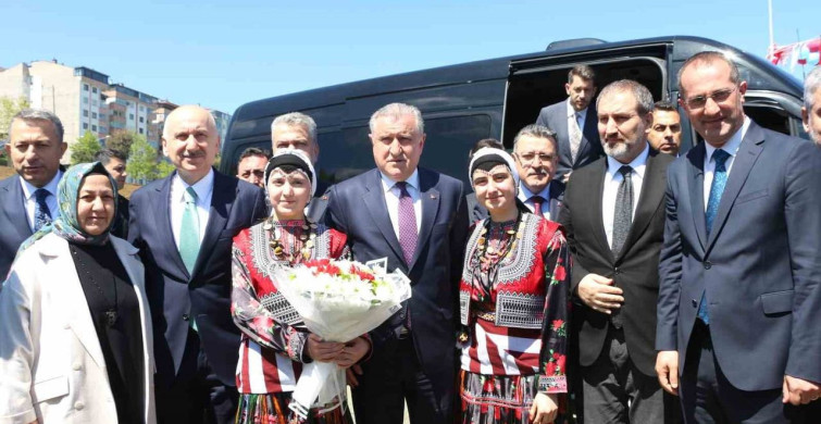Bakan Bak, Yüzme Bilmeyen Kalmasın Projesinin Başarılarını Açıkladı