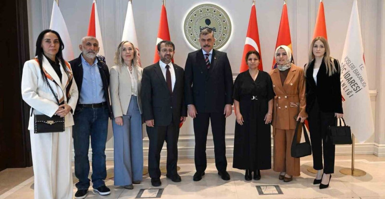 Bakan Çiftçi: 'Yıl başına kadar sokak köpeklerini barınaklara toplayacağız'