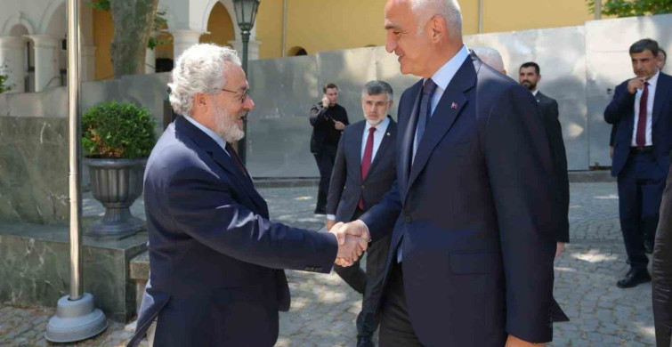 Bakan Ersoy, İslam Kültür, Sanat ve Tarih Araştırma Merkezi’nin çalışmalarını inceledi
