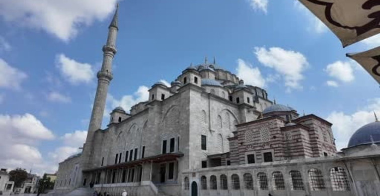 Bakan Ersoy'dan Fatih Külliyesi Haziresi’ne anlamlı ziyaret