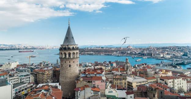 Bakan Ersoy’dan Galata Kulesi’ndeki Restorasyona İlişkin Açıklama