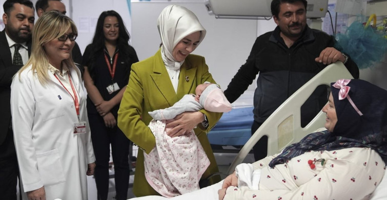 Bakan Göktaş, Anneleri Ziyaret Etti: Aile Yılı Destekleri Devam Ediyor