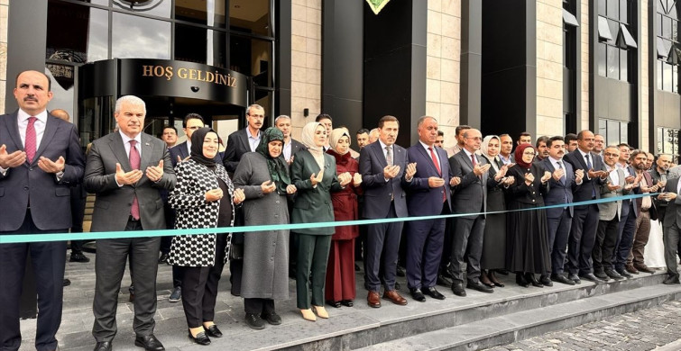 Bakan Göktaş, Konya'da Evlilik Kredi Desteği Alan Çiftin Nikahına Şahitlik Etti