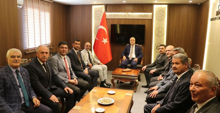 Bakan Işıkhan Burdur'da Parti Temsilcileriyle Buluştu