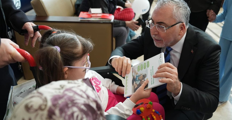 Bakan Işıkhan, Külliye'de Ramazan Etkinliklerini Ziyaret Etti