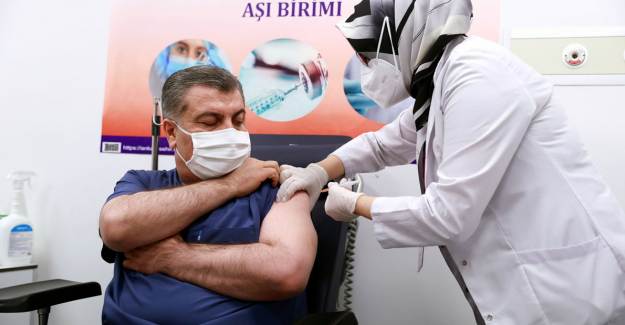Bakan Koca Kovid-19 Aşısı Olduktan Sonra Kitlesel Aşılama Müjdesini Verdi!
