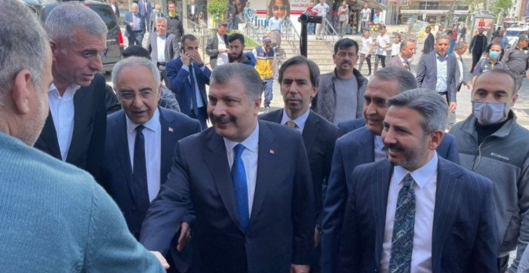 Bakan Koca'dan maskesiz zamanlara geri dönüş: ''Ben tokalaşmaya başladım bile''