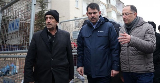 Bakan Kurum, Elazığ'da Depremzedelere Verilecek Konutları İnceledi