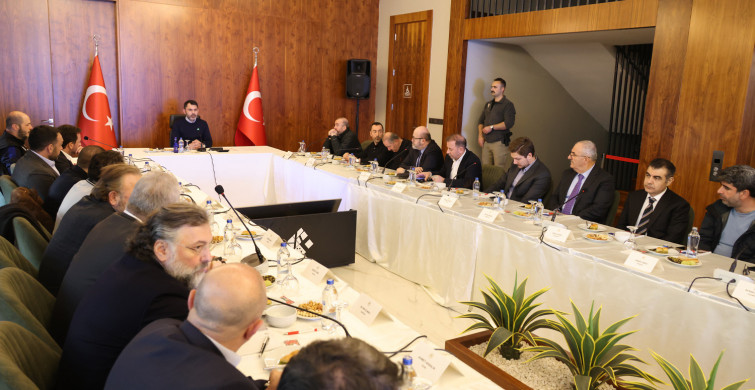 Bakan Kurum yapılacak kalıcı konutlar için müteahhitlerle bir araya geldi