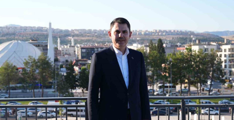 Bakan Kurum’dan depremzede Yusuf ve dedesine ziyaret