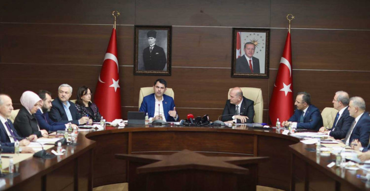 Bakan Kurum'dan önemli açıklamalar: Kentsel dönüşümden hak sahibi olan kardeşlerimiz de bundan böyle AFAD’dan hak sahibi olan kardeşlerimizle aynı ödeme imkânlarına kavuşuyor