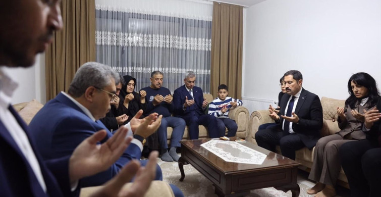 Bakan Memişoğlu, Hatay'da Depremzedeleri Ziyaret Etti