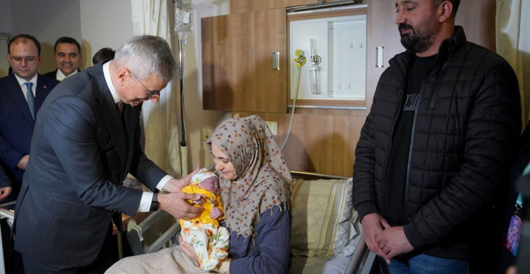 Bakan Memişoğlu, İstanbul'da Yeni Yılı Bebeklerle Karşıladı