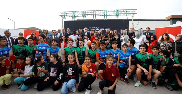 Bakan Osman Aşkın Bak Malatya'da Yeni Gençlik Merkezi ve Tenis Kortu Açtı