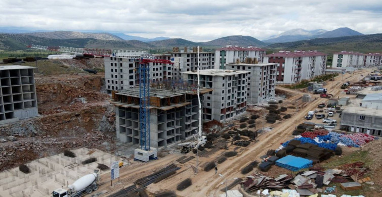 Bakan Özhaseki deprem bölgesi için tarih verdi: ‘110 bin kişilik ordumuzla çalışıyoruz’
