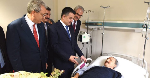 Bakan Pakdemirl'deni Hastane Ziyareti