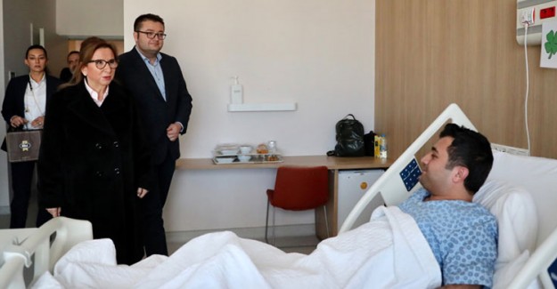 Bakan Pekcan'dan Ağrı'da Yaralanan Gümrük Personeline Ziyaret