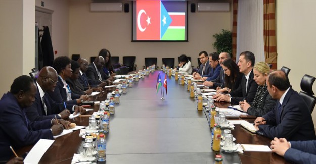 Bakan Selçuk Güney Sudanlı Bakan Acuil İle Görüştü