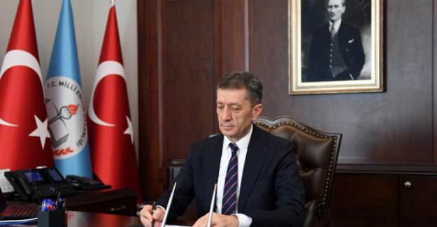 Bakan Selçuk: Velilerimizden Ricam Uzaktan Eğitimi Boşlamamaları