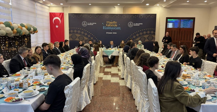 Bakan Tekin Artvin'de Maarifin Kalbinde Ramazan Programında Konuştu