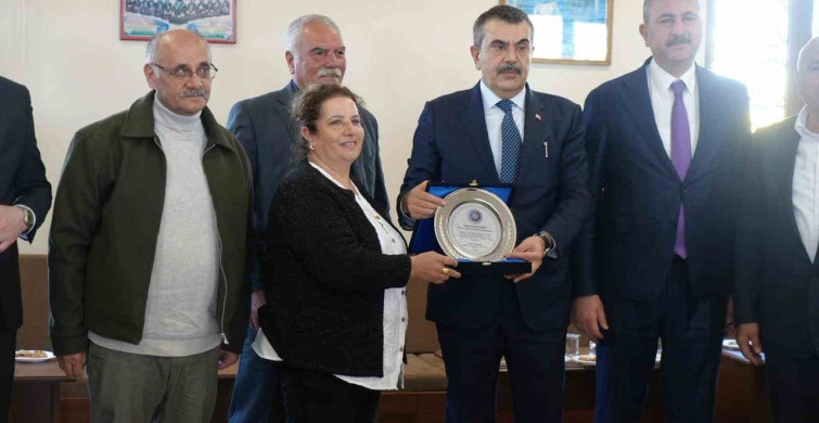 Bakan Tekin: Dini İnançlara Dayalı Yeni Dersler Müfredata Ekleniyor