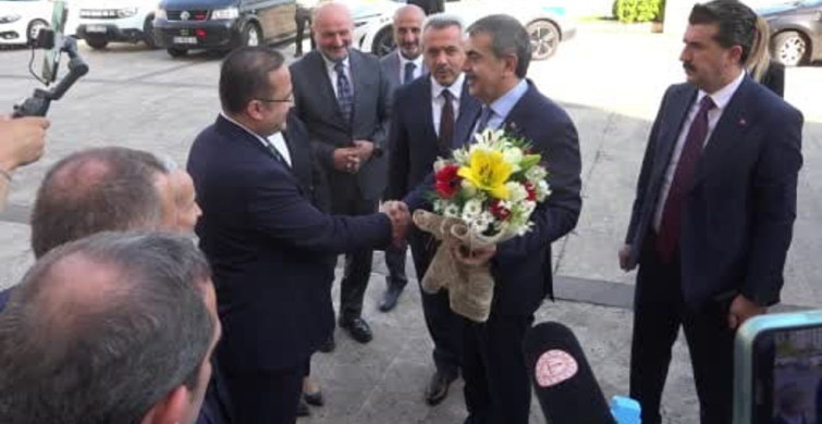 Bakan Tekin: Tüm kararları öğretmenlerimizle istişare ederek alıyoruz