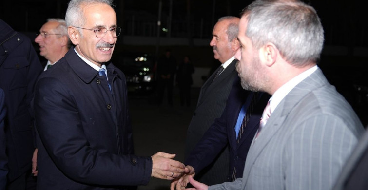 Bakan Uraloğlu Erzurum'da Uçuş Fiyatlarını Değerlendirdi